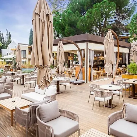 Villa Renovu Premium By Helis