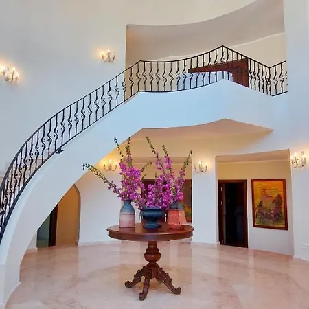 Villa Renovu Premium *